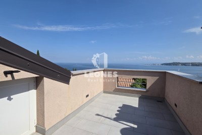 Renovated house with three residential units in Crveni Vrh, Savudrija