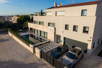 Istra, Poreč, moderna vila s bazenom blizu mora