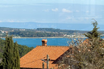 In vendita una casa attraente a Premantura con vista mare.