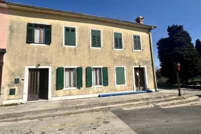 LABIN, NEDEŠĆINA, KUĆA S VELIKIM SPAVAĆIM SOBAMA, NEKADAŠNJI HOTEL U CENTRU MJESTA