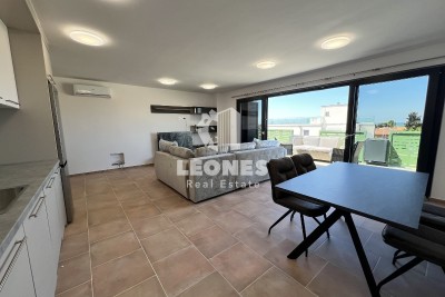 Apartment mit Meerblick, nur 500 Meter vom Strand in Novigrad entfernt