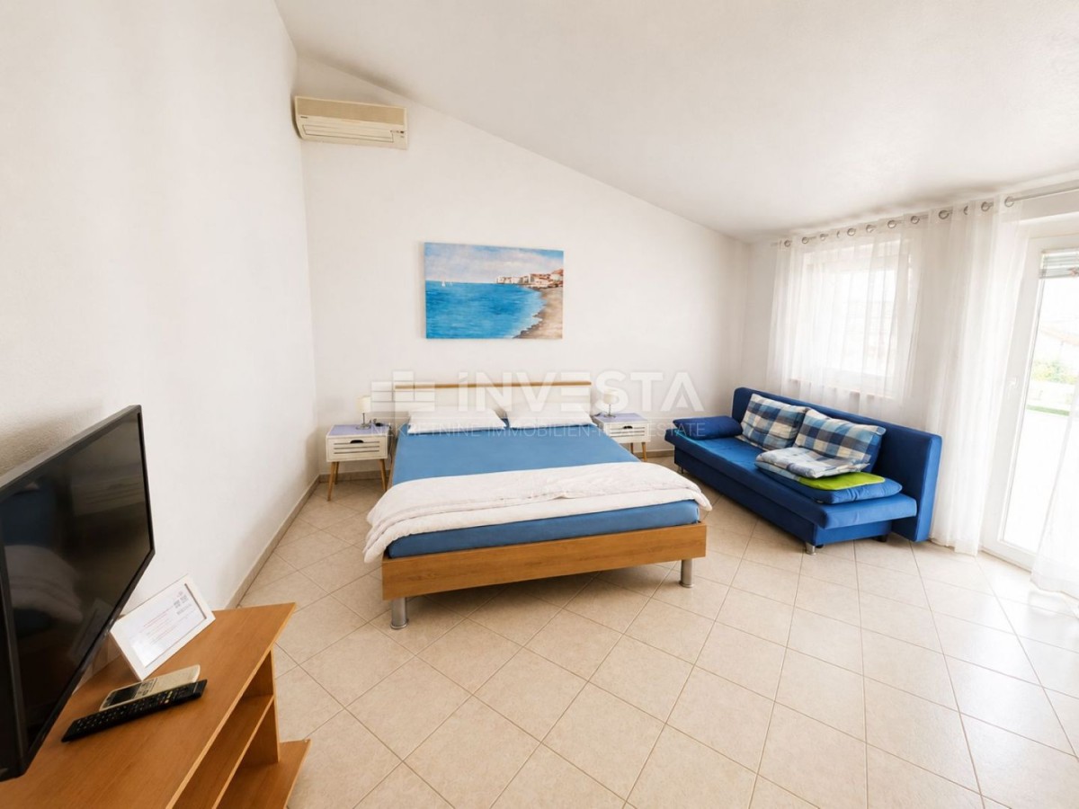 Medulin, Studio-Apartment im 2. Stock mit Terrasse, nahe am Meer und am Zentrum