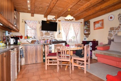 Kamnita hiša v nizu v 3 etažah