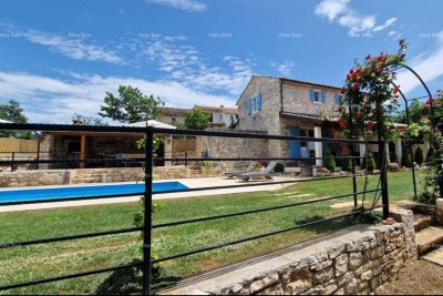 Casa in pietra d'Istria ristrutturata con piscina