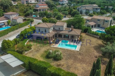 Villa in pietra con vista mare, nei pressi di Poreč