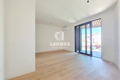 Top-quality apartment in the second row to the sea in Umag