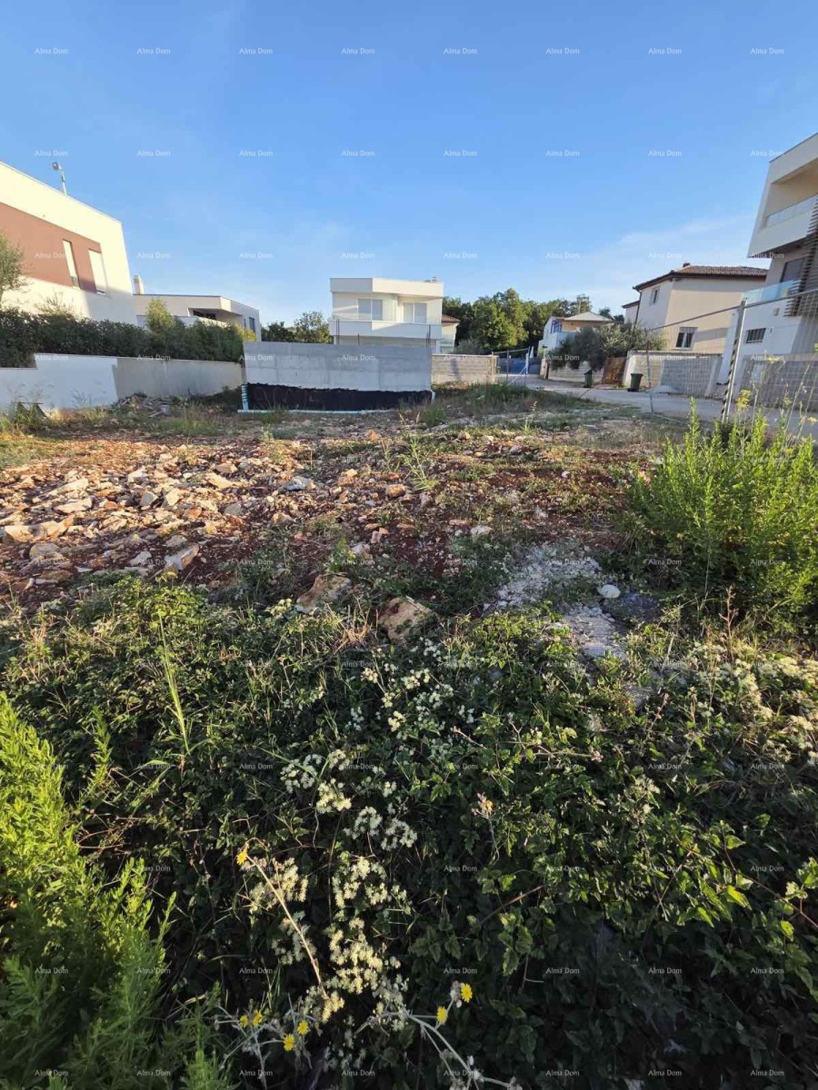 BAUGRUNDSTÜCK 438 m² MIT BAUGENEHMIGUNG – LIŽNJAN
