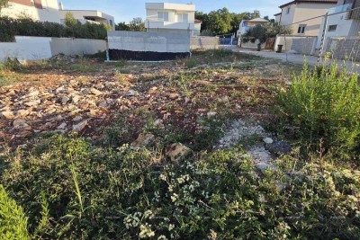 BAUGRUNDSTÜCK 438 m² MIT BAUGENEHMIGUNG – LIŽNJAN