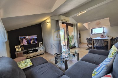 Prostorno trisobno stanovanje s pogledom na morje – 500 m od plaže