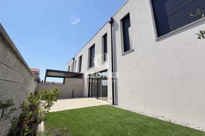 Modernes Haus in ruhiger Lage in Novigrad