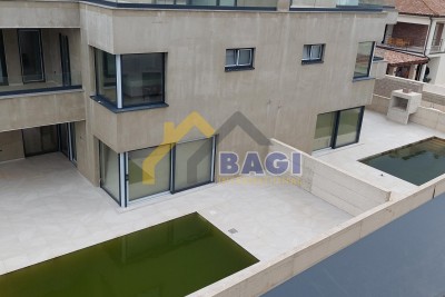 EXKLUSIV - Luxuriöse Duplex-Villen mit Swimmingpools und Meerblick