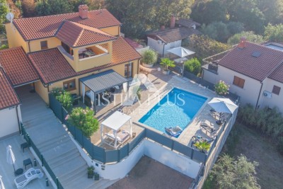 Ekskluzivno! Istra,Poreč- Kuća sa bazenom i otvorenim pogledom te dodatnim apartmanom!