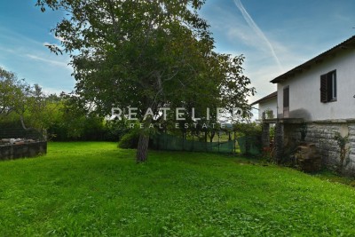 Geräumiges Haus mit Großem Garten, 400 m², zur Renovierung, Nahe Grožnjan