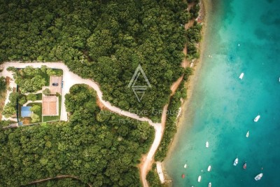 Schönes Steinhaus in einem großen Garten, 50 m vom Meer entfernt, Rovinj, ISTRIEN