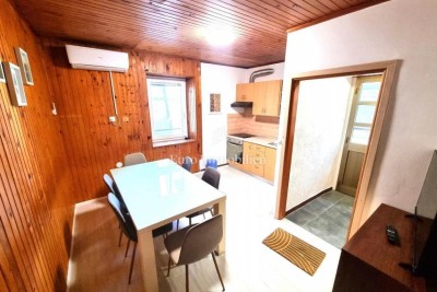 TAR CENTER!!! Kamnita hiša s tremi spalnicami, 3 km od morja