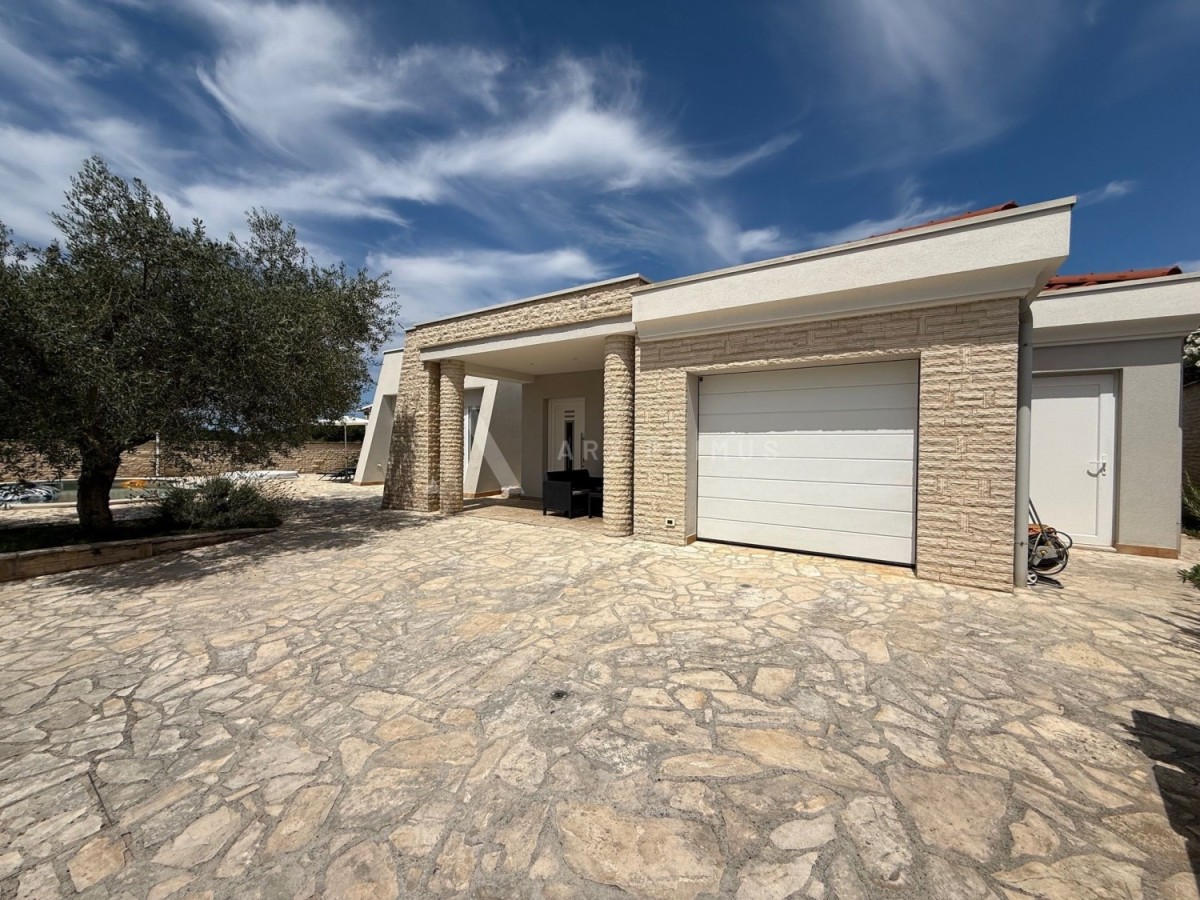Hochwertige Steinvilla mit Swimmingpool, Region Umag