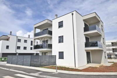 ISTRIA! Umago - cca. 2 km dal mare, appartamento in un edificio di nuova costruzione