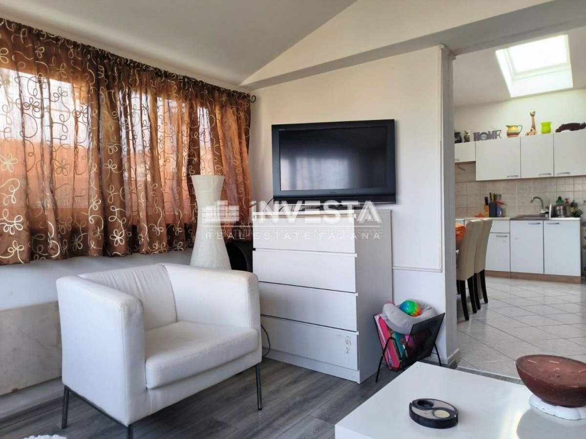 Poreč, Zweizimmerwohnung mit Meerblick, 60 m2