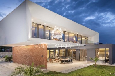 Glamorous villa near the beaches