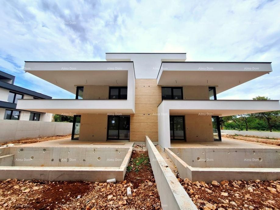LUXURIÖSE ZWEIETAGENWOHNUNG IN ROVINJ – 237,75 m² (NETTO 175,78 m²)
