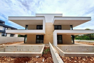 LUXURIÖSE ZWEIETAGENWOHNUNG IN ROVINJ – 237,75 m² (NETTO 175,78 m²)