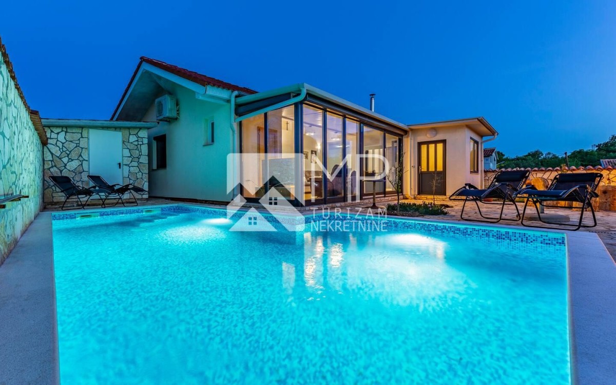 Medulin, moderne Villa mit angelegtem Garten + Swimmingpool