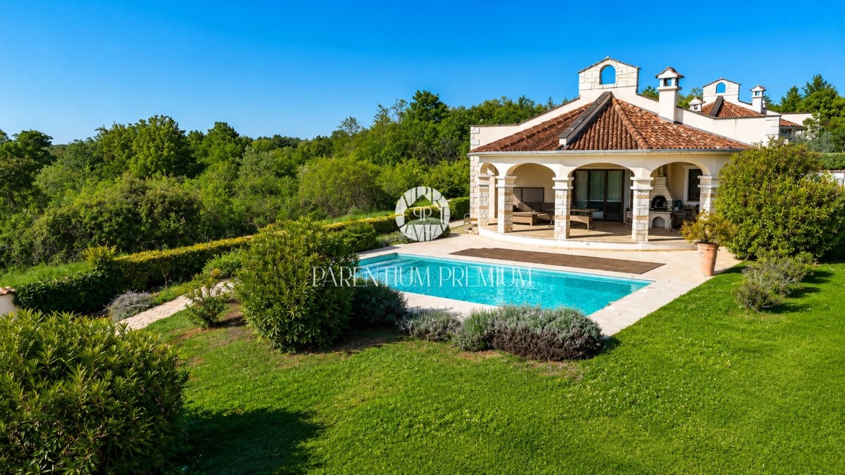 GELEGENHEIT Poreč, Bungalow mit Pool und großem Grundstück