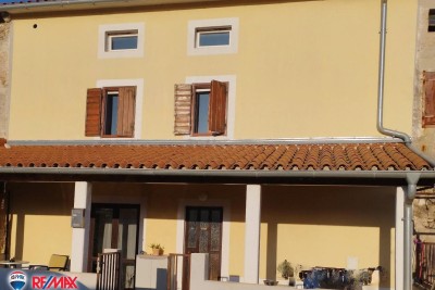 ISTRA, LABIN - OKOLICA, RENOVIRANA KAMENA KUĆA U NIZU