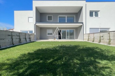 Novigrad, Istria – Appartamento moderno p. terra, giard.