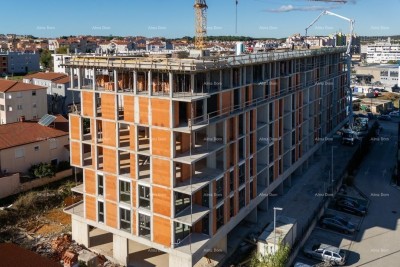 Pula, večstanovanjska, moderna zgradа s liftom, v neposredni bližini trgovskega centra - City Mall.