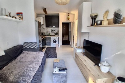 POREČ, ČERVAR PORAT, ODLIČAN JEDNOSOBAN STAN SAMO 100 METARA OD MORA