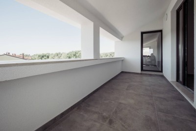 ROVINJ, PRODAJE SE TROSOBAN STAN NA DRUGOM KATU, 1300 M OD MORA