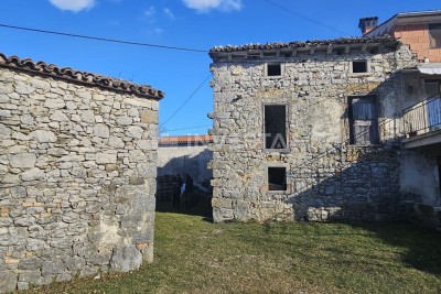Ročko Polje, case in pietra istriane con giardino