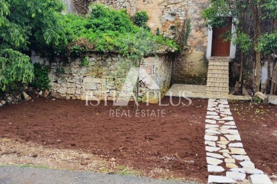 Istria, Poreč area, 8 km, renovated stone house with a yard