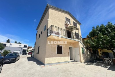 Einfamilienhaus in guter Lage mit Meerblick in Novigrad