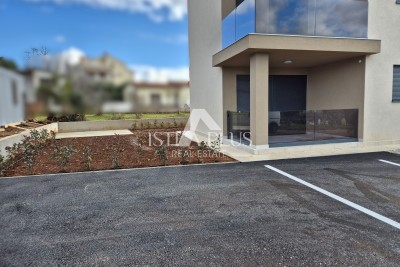 Istra, Poreč okolica 1500m od mora - Stan u novogradnji sa liftom- prizemlje sa dvorištem