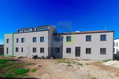 Poreč, okolí, Dvoupatrový byt se dvěma ložnicemi a zahradou