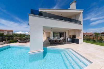 Zona di Parenzo – villa moderna con vista mare