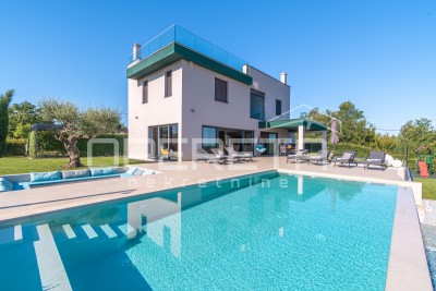 ISTRA, VIŽINADA - Moderna vila s bazenom, panoramskim pogledom i luksuznim interijerom