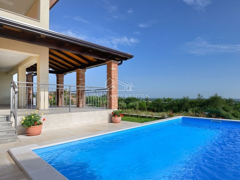 Möbliertes Haus mit Pool 9 km von Poreč