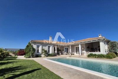Exclusive! A unique villa that combines quality, functionality and location with an open sea view