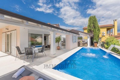 A beautiful one-story house with a swimming pool in the vicinity of Poreč