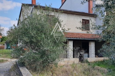 Istria, Kanfanar: Stone house with garden potential