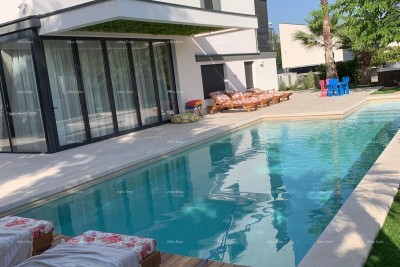 Prodaja - Prekrasna, moderna vila s bazenom - smart home, Fažana! Pogled na more!