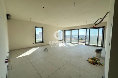 Hochwertige Dreizimmerwohnung mit Meerblick in Novigrad