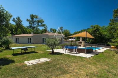 Istrien, Kršan: Modernes haus mit pool, privat