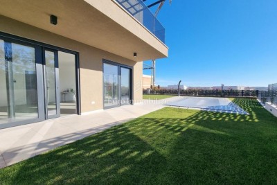 NOVOGRADNJA! Dvonadstropno stanovanje z bazenom