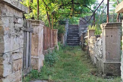 Prostran trosobni stan površine 81 m², neposredna blizina suda, Pula  Veruda