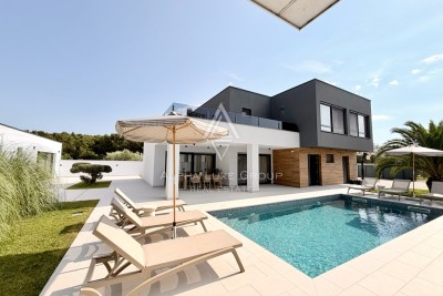 Pula, Veli Vrh – Beautiful Modern Family Villa with Heated Pool, Gym, Sauna and Tavern