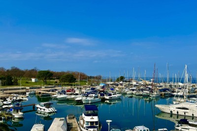 POREČ, ČERVAR PORAT, DVOSOBNI STAN PRVI RED DO MORA